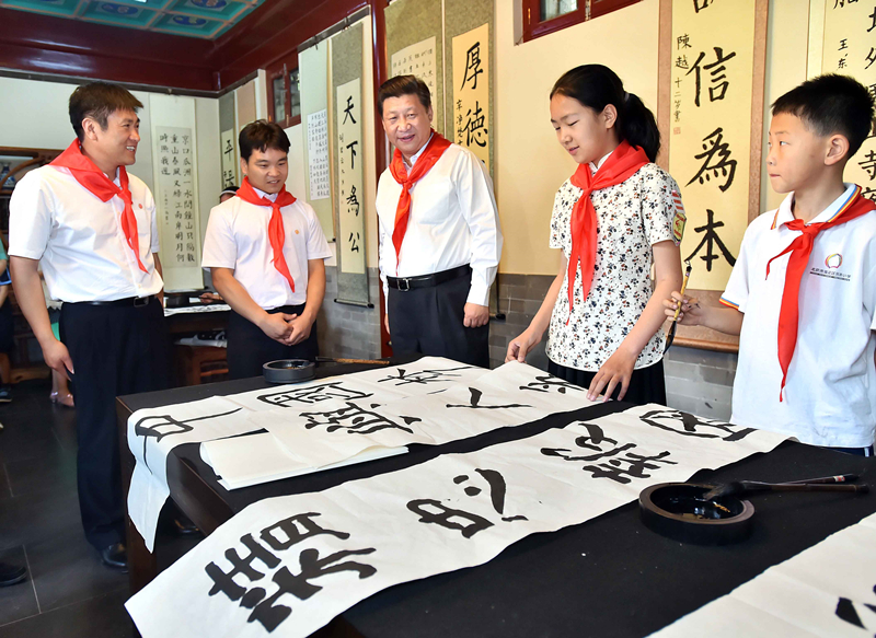 2014年5月30日，习近平总书记来到北京市海淀区民族小学，参加庆祝&ldquo;六一&rdquo;国际儿童节活动。